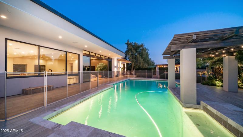 7417 E Paradise Dr Exterior Photos-37