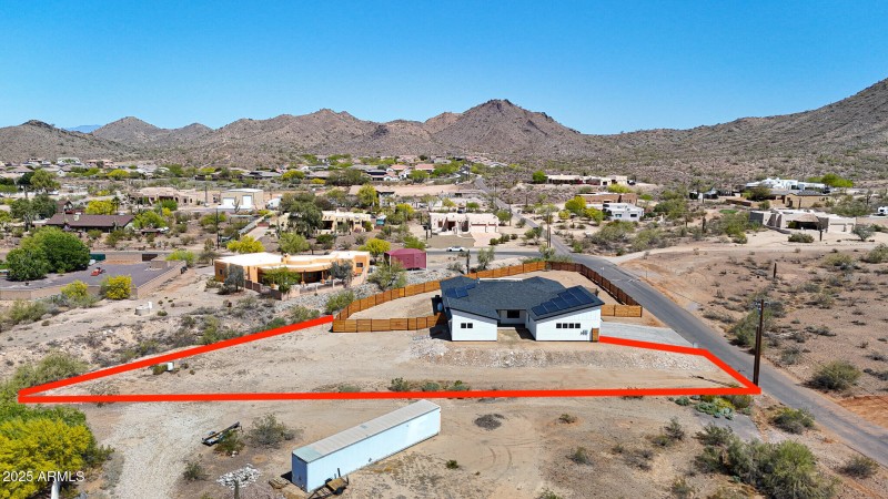 Lot lines showing front yard and drivewa