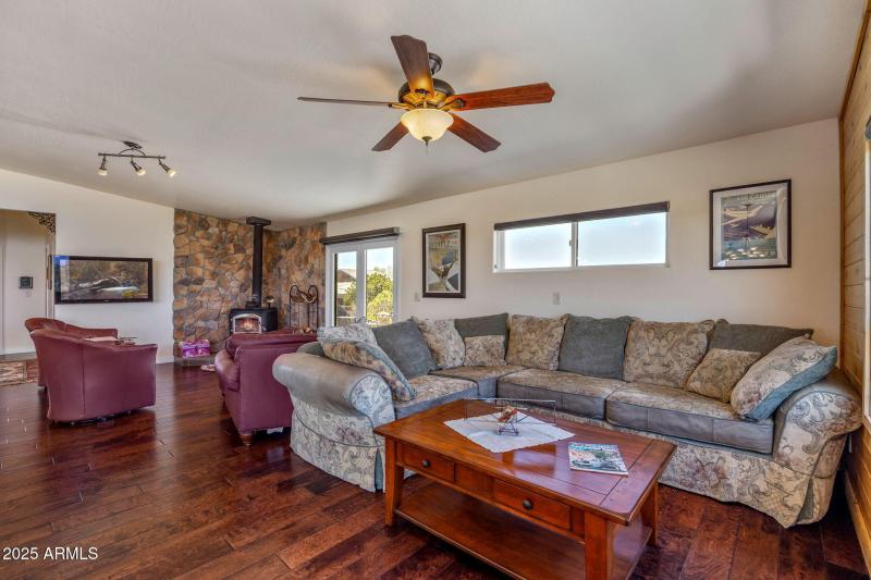 2335VoyagerCir-Overgaard-AZ-17