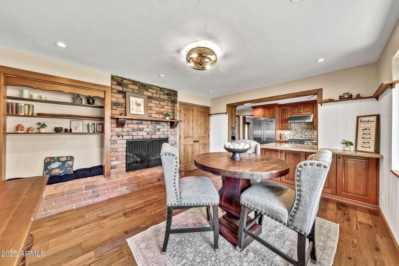 4022 E Stanford Dr-13