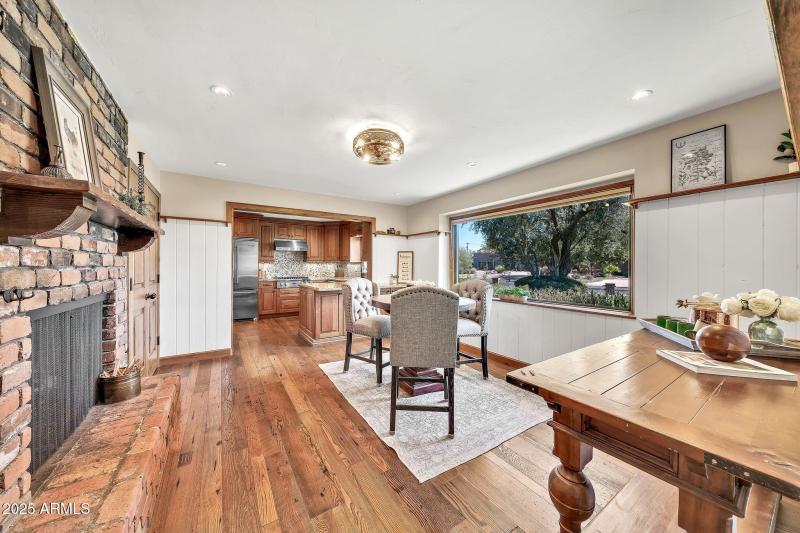 4022 E Stanford Dr-14