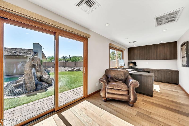 4022 E Stanford Dr-18