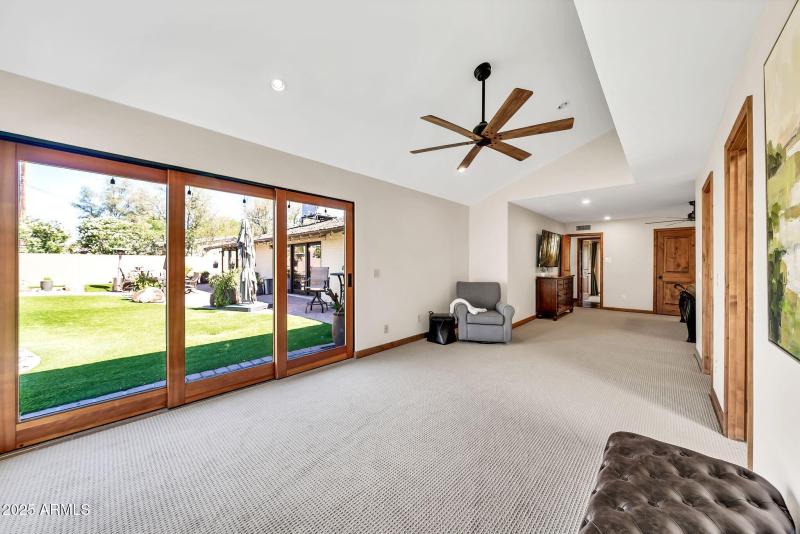 4022 E Stanford Dr-20