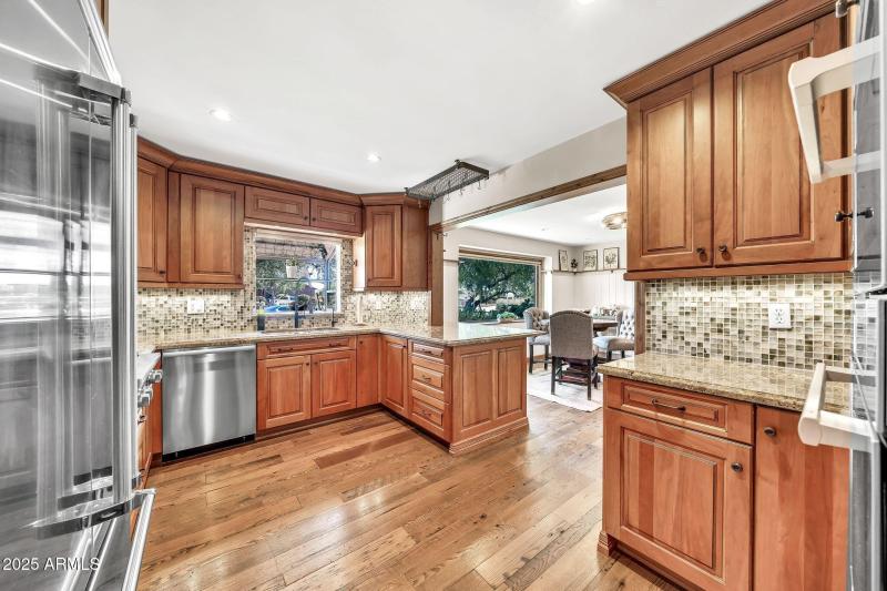 4022 E Stanford Dr-24