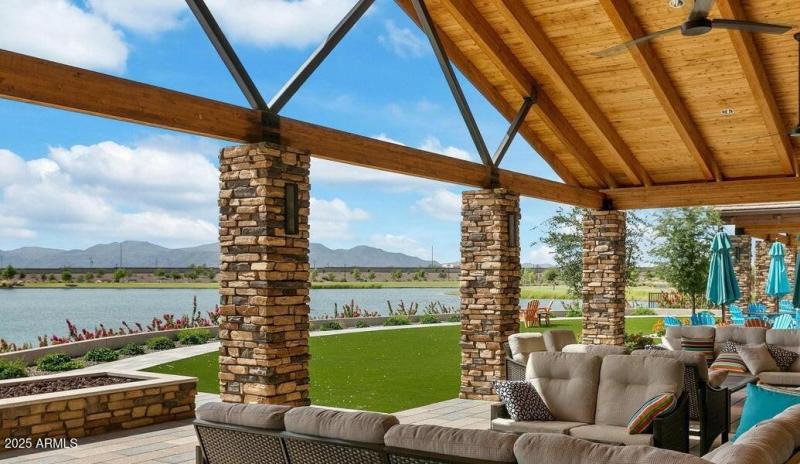 038 Lake from Heritage Asante