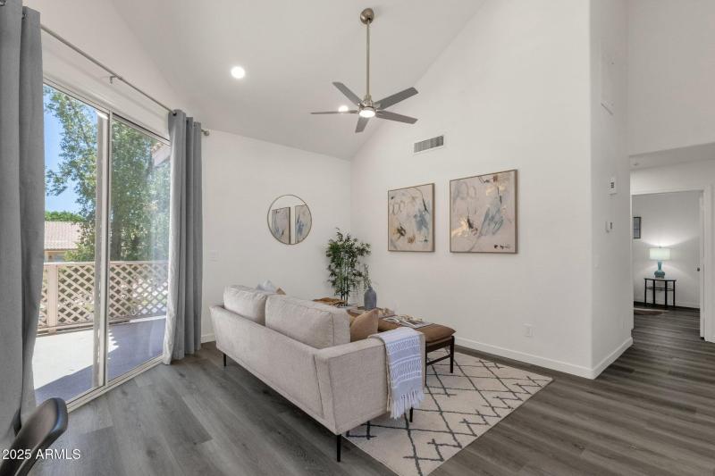 10-web-or-mls-1633-e-lakeside-dr-127