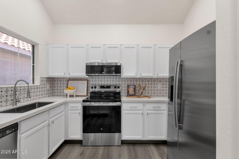 16-web-or-mls-1633-e-lakeside-dr-127