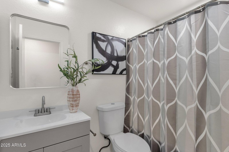 23-web-or-mls-1633-e-lakeside-dr-127