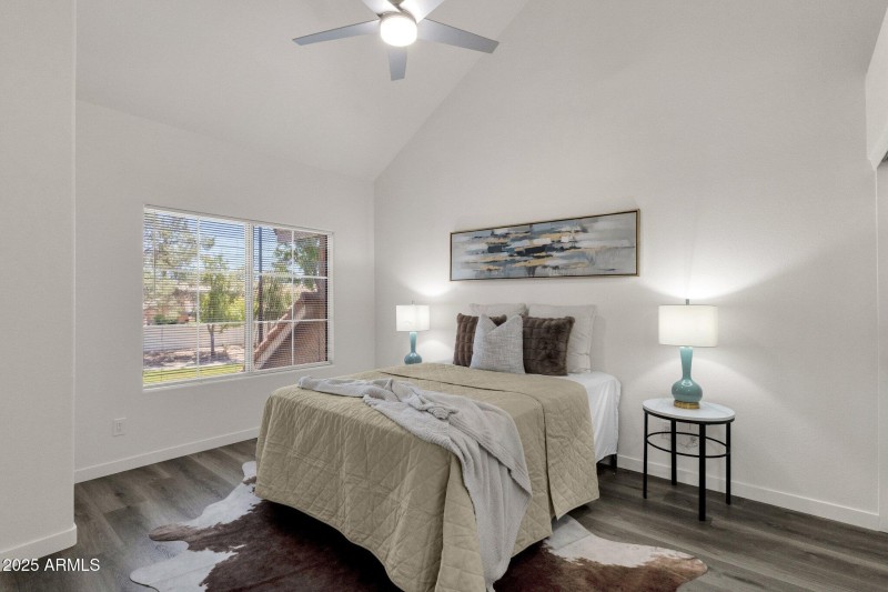 24-web-or-mls-1633-e-lakeside-dr-127