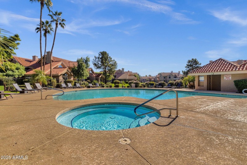 42-web-or-mls-1633-e-lakeside-dr-127