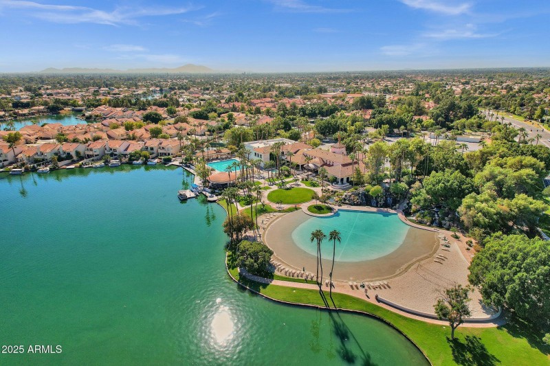 68-web-or-mls-1633-e-lakeside-dr-127