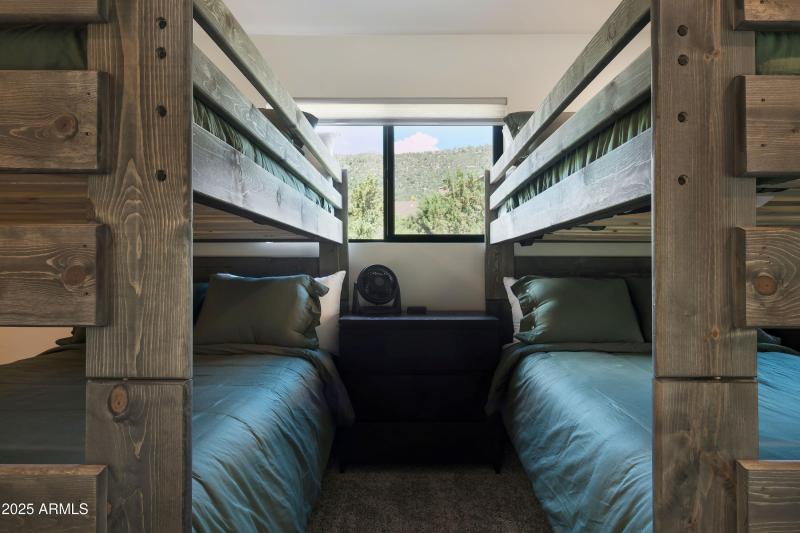 Loft2_Trendy Pine LodgeHR