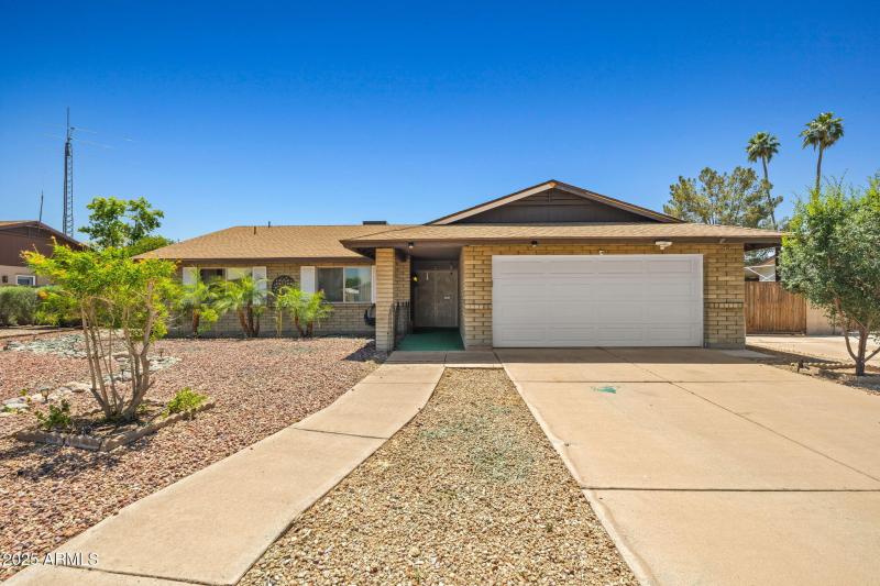 3-web-or-mls-3747 W Aire Libre Ave--41