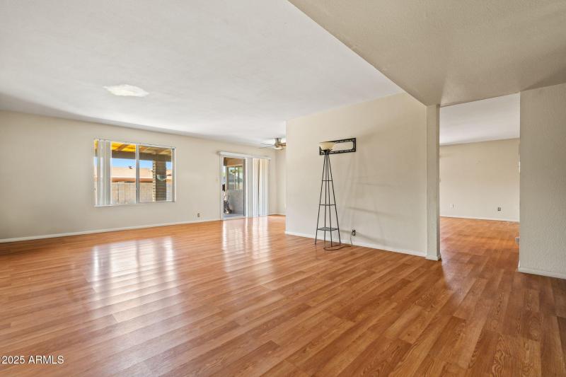 17-web-or-mls-3747 W Aire Libre Ave--13