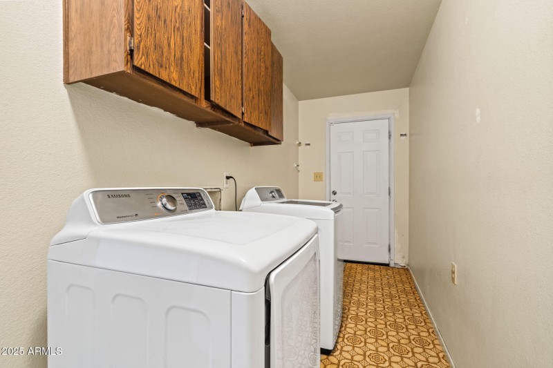 23-web-or-mls-3747 W Aire Libre Ave--19