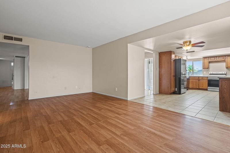 26-web-or-mls-3747 W Aire Libre Ave--22