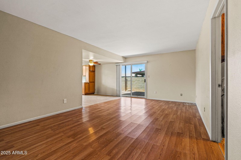 27-web-or-mls-3747 W Aire Libre Ave--23