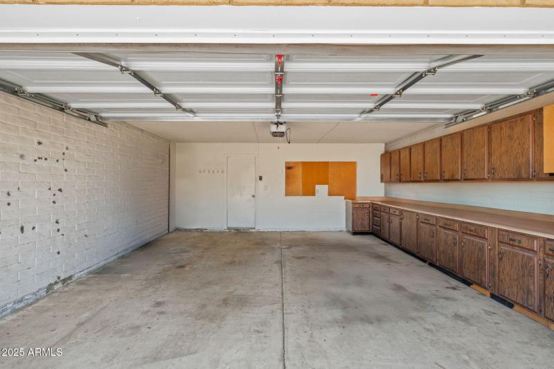 44-web-or-mls-3747 W Aire Libre Ave-