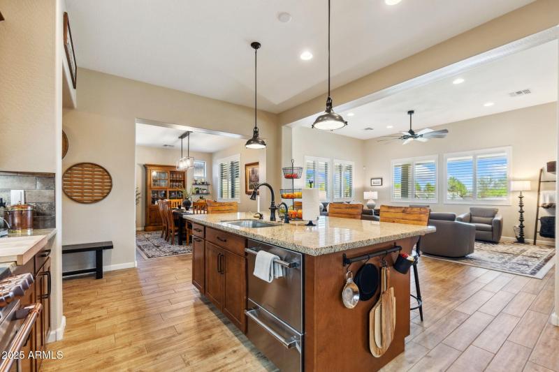 16-web-or-mls-707-lunar-view-way