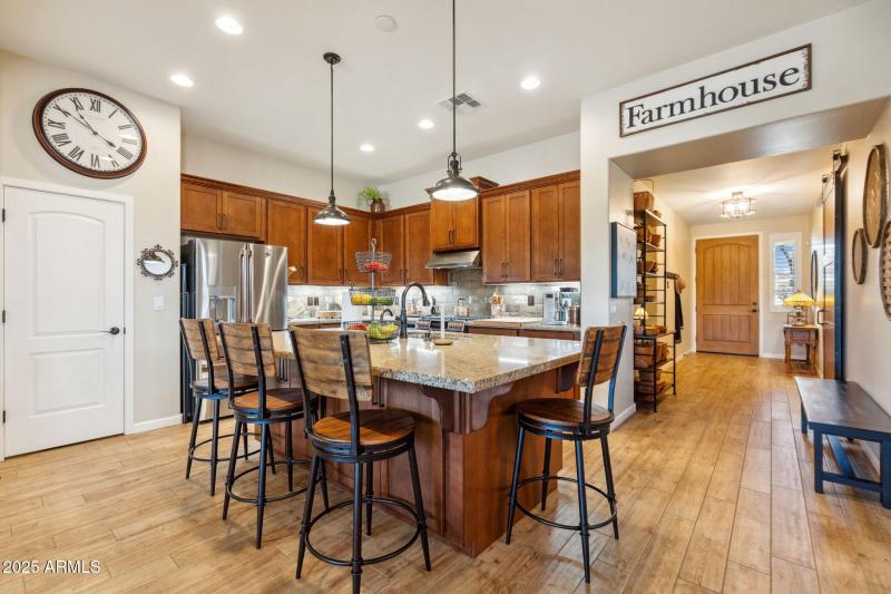 18-web-or-mls-707-lunar-view-way