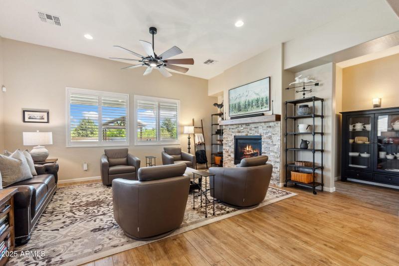 22-web-or-mls-707-lunar-view-way