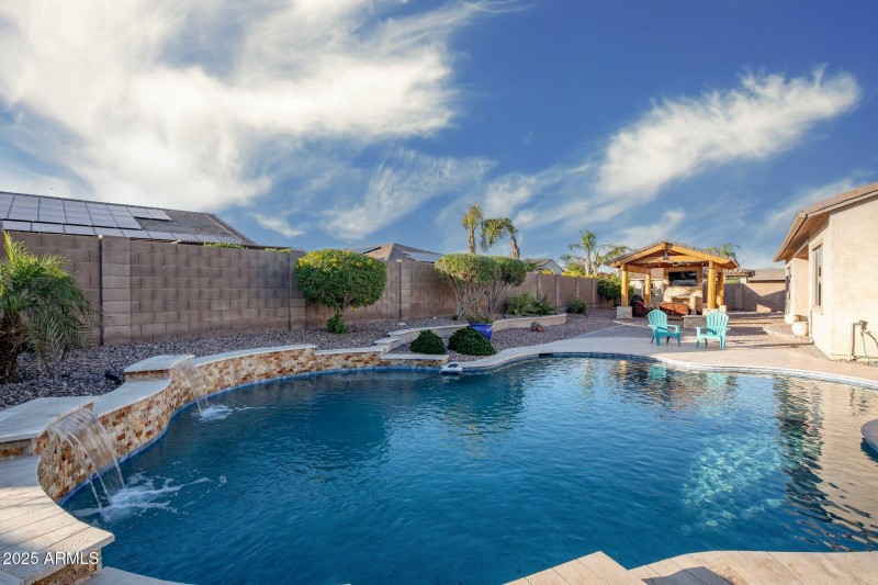 14-web-or-mls-_TMR6226