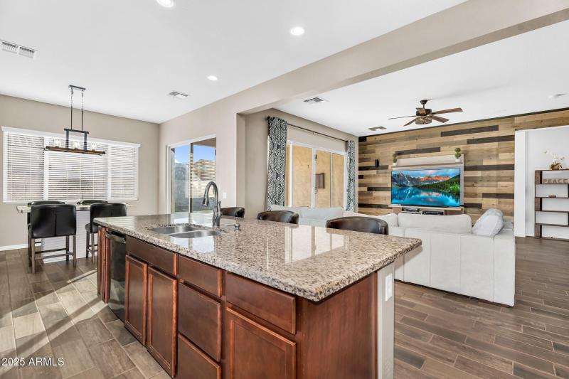 010_20-web-or-mls-22_703