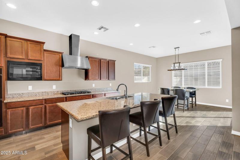 012_14-web-or-mls-15_655