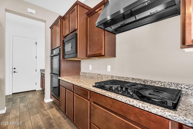 013_19-web-or-mls-21_142