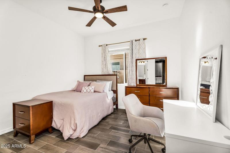 028_36-web-or-mls-33_6