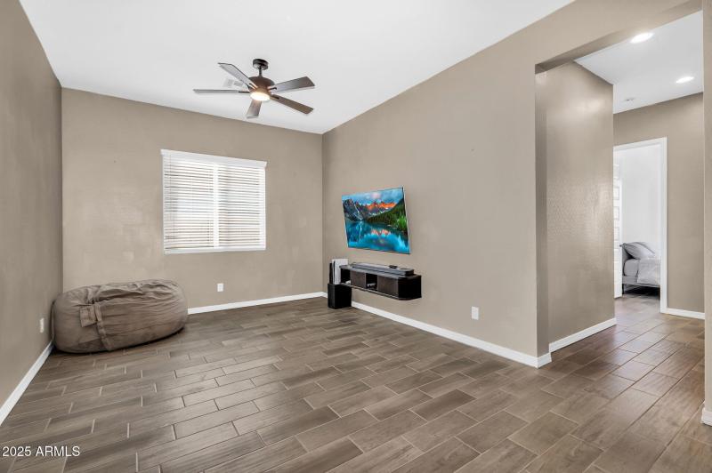 032_23-web-or-mls-10_652