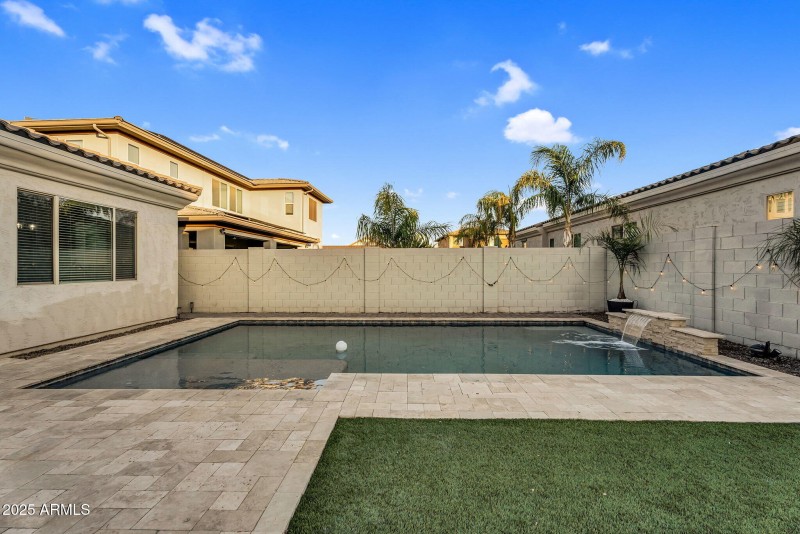 041_55-web-or-mls-46_825