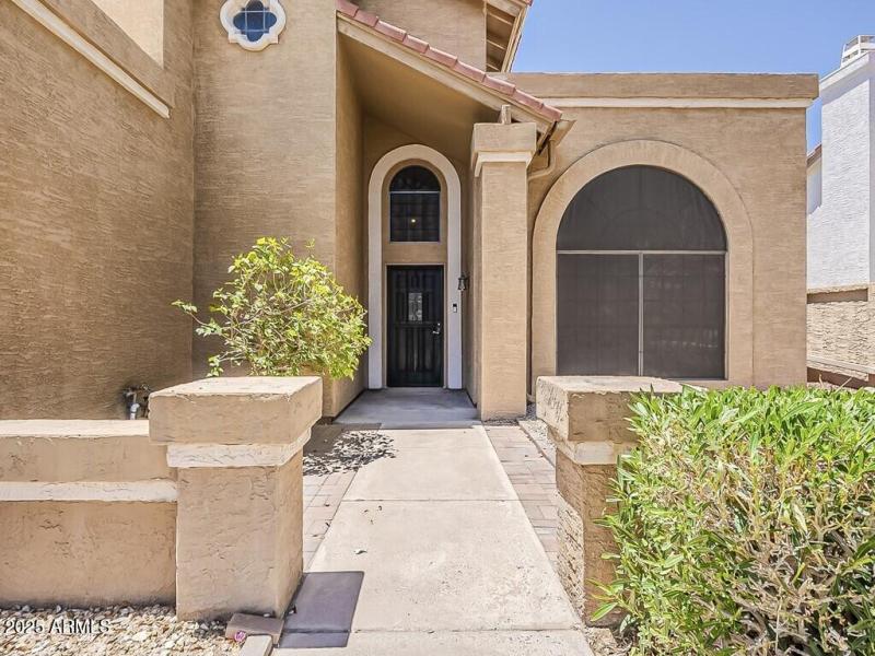 004_Walkway to Entrance