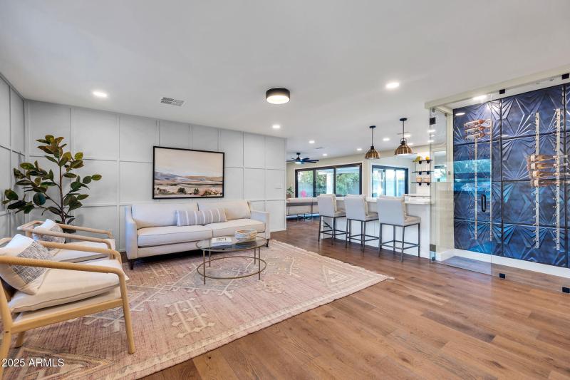 4910 E Shaw Butte Dr-16