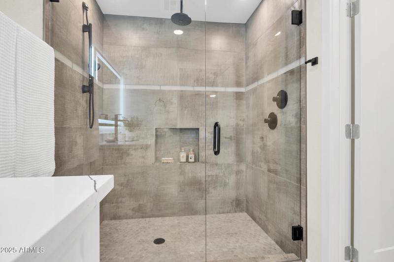 4910 E Shaw Butte Dr-31