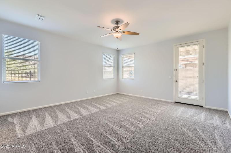 Primary w entrance to covered patio