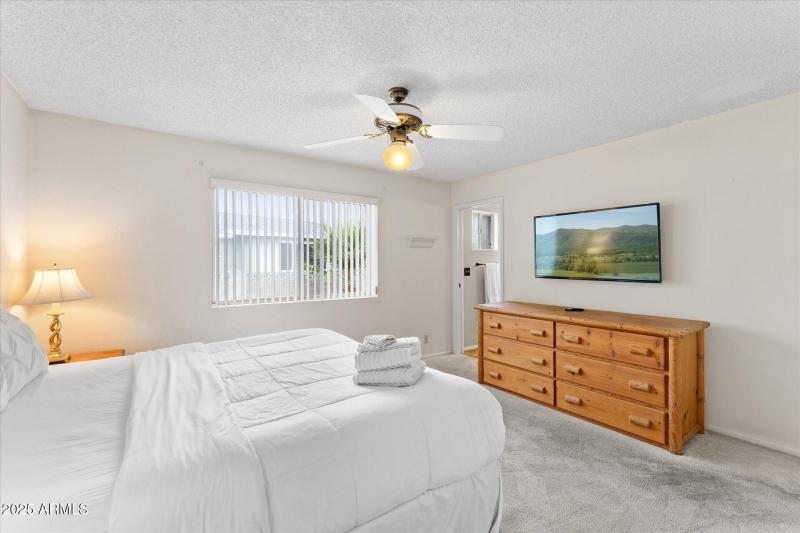 13-013-primary-bedroom