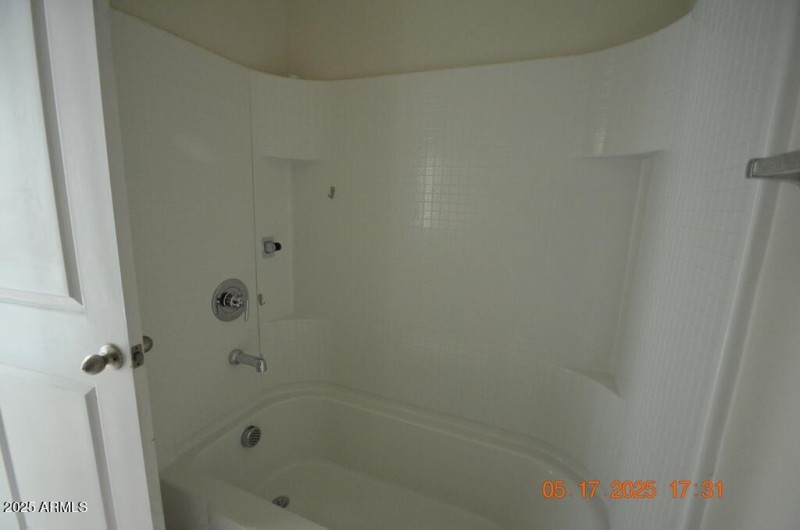 Bath 2 Tub-Shower