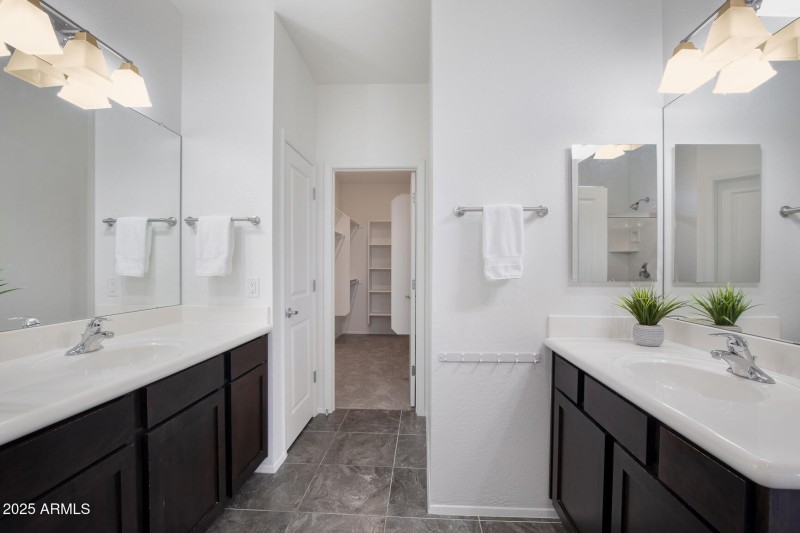 3113 E Danbury Rd Unit 10-17