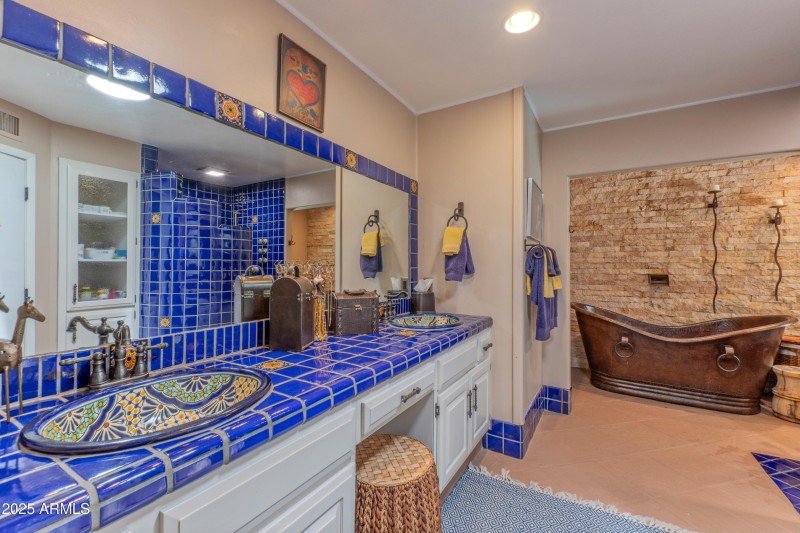 Master bath dual sin