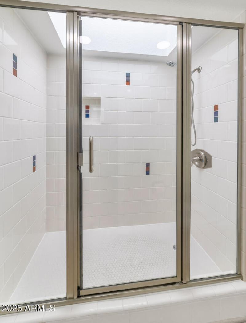 3037 E Rose Ln-large-021-013-TOD1873-761