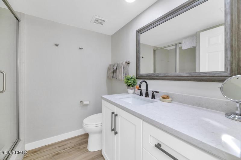 3037 E Rose Ln-large-022-015-TOD1865-150