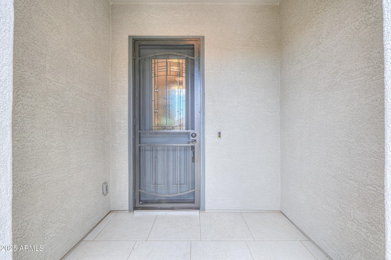 Tiled front entry w/security door