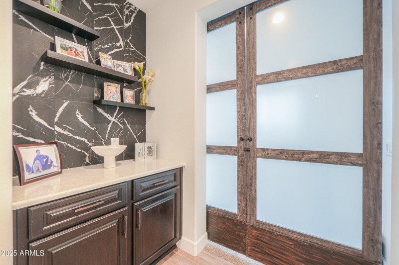 Den barn door closed