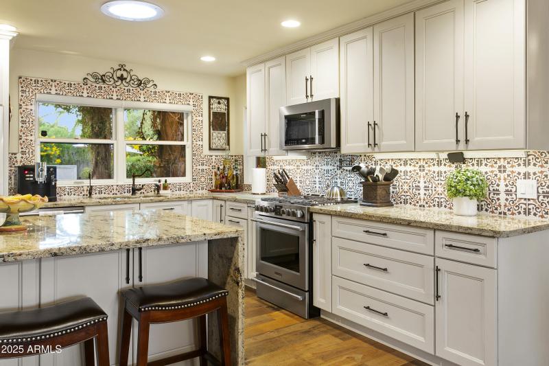 Light and Bright Kitchen