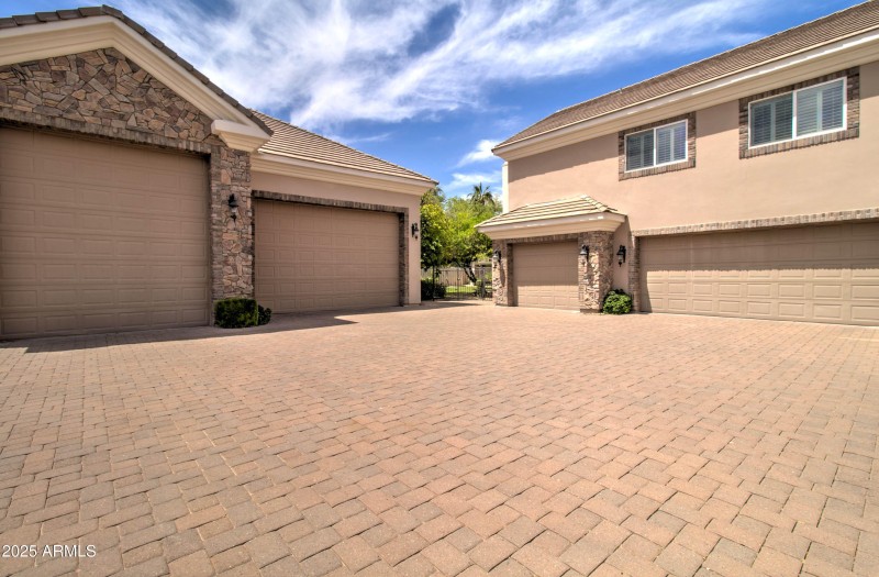 3949 E Norcroft Cir-2