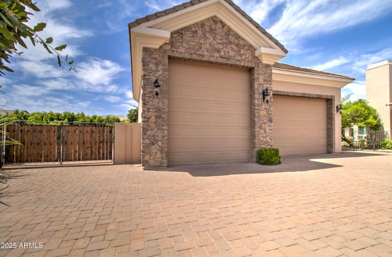 3949 E Norcroft Cir-3