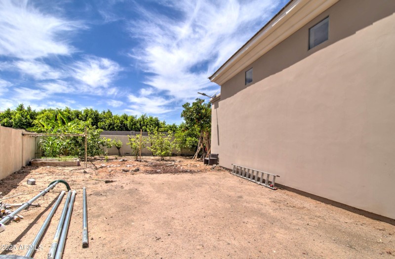 3949 E Norcroft Cir-5