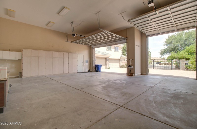 3949 E Norcroft Cir-8