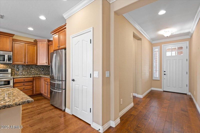 027-Entry and Kitchen